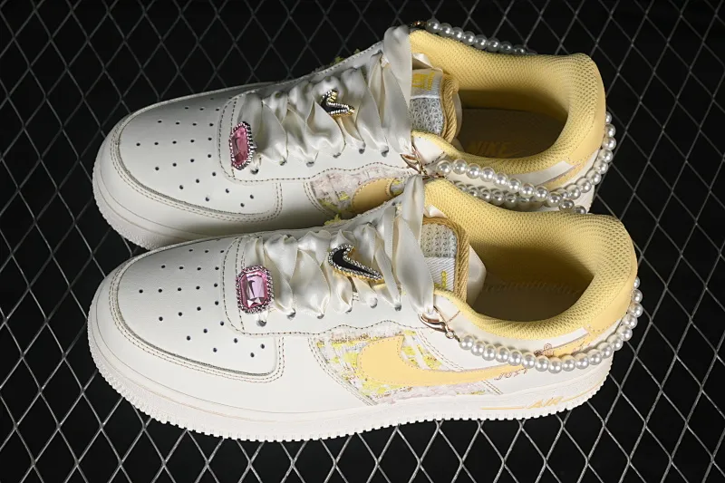 All categories Nk Air Force 1 Air Force series Nk Air Force 1 Low Air Force low-top Nike Air Force 1'07 Low Hand-painted graffiti Milk yellow pearl Spring whispers Air Force 1 low-top casual sneakers FJ7740-160